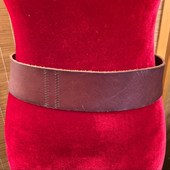 Leather Belt with Brass Tone Buckle Size M - Picture 7 of 15